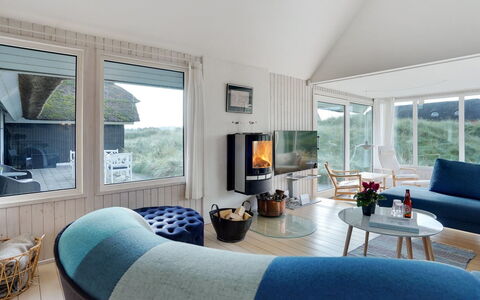 Henric - 100M from the Sea: Haus, Zuhause, Dach, Wohngebiet, Hütte, Estate, Bauernhaus, Rasen, Landscaping, Abstellgleis