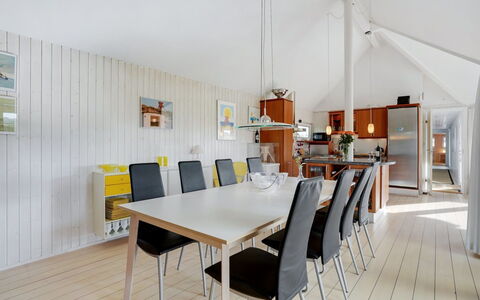 Henric - 100M from the Sea: Haus, Zuhause, Dach, Wohngebiet, Hütte, Estate, Bauernhaus, Rasen, Landscaping, Abstellgleis