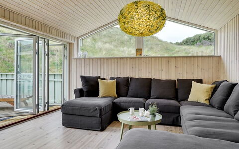 Erwith - 50M from the Sea: Interior Design, Holz, Flooring, Couch, Möbel, Fussboden, Wohnzimmer, Decke, Holzboden, Zuhause