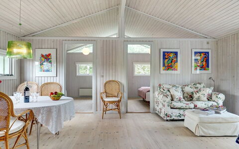 Erwith - 50M from the Sea: Interior Design, Decke, Möbel, Flooring, Zuhause, Fussboden, Zimmer, Wohnzimmer, Light Fixture, Stuhl