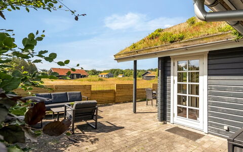 Annemie - 1.8Km from the Sea: Holz, Zuhause, Veranda, Deck, Hartholz, Dach, Holzbeize, Holzboden, Eco Hotel