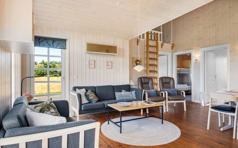 Annemie - 1.8Km from the Sea: Holz, Zuhause, Veranda, Deck, Hartholz, Dach, Holzbeize, Holzboden, Eco Hotel