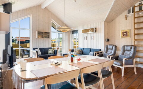 Annemie - 1.8Km from the Sea: Holz, Zuhause, Veranda, Deck, Hartholz, Dach, Holzbeize, Holzboden, Eco Hotel