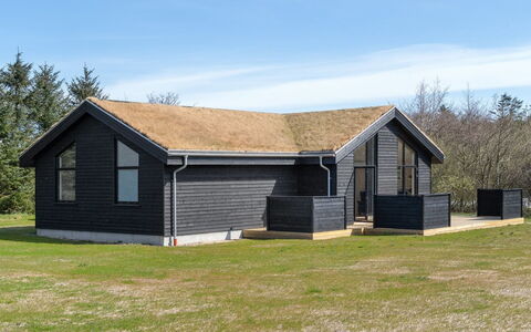 Bentine - 1.6Km from the Sea: Holz, Dach, Haus, Hütte, Tür, Zuhause, Abstellgleis, Grundstueck, Gartenbauten, Schuppen