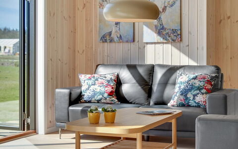 Bentine - 1.6Km from the Sea: Möbel, Interior Design, Couch, Flooring, Tabelle, Wohnzimmer, Fussboden, Zimmer, Beleuchtung, Kaffetisch