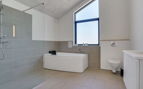 Bentine - 1.6Km from the Sea: Flooring, Armatur, Fussboden, Interior Design, Decke, Badezimmer, Zapfhahn, Sinken, Installation