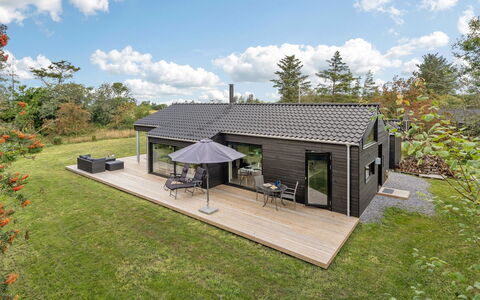 Hildegard - 1.5Km from the Sea: Die Architektur, Dach, Zuhause, Verbundwerkstoff, Daylighting, Abstellgleis, Auffahrt