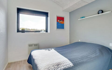 Volfgang - 250M from the Sea: Wand, Decke, Schlafzimmer, Wohnung, Bedding, Bettdecke, Bett, Daylighting, Bettrahmen, Linens