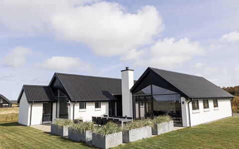 Volfgang - 250M from the Sea: Hütte, Zuhause, Haus, Dach, Veranda, Estate, Abstellgleis, Gartenbauten, Bauernhaus, Garten