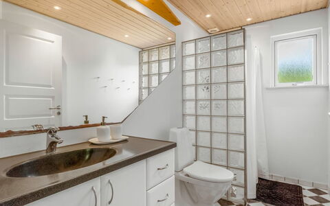 Börje - 600M from the Sea: Interior Design, Wand, Flooring, Armatur, Decke, Fussboden, Light Fixture, Badezimmer, Beleuchtung, Installation