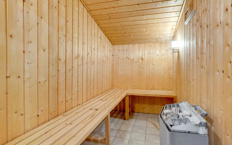 Aileen - 900M from the Sea: Flooring, Wand, Fussboden, Interior Design, Holz, Decke, Holzboden, Beleuchtung, Möbel, Laminatboden
