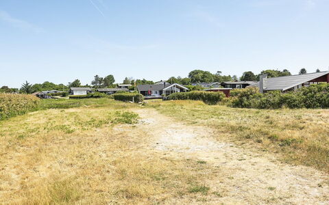 Kierstine - 100M from the Sea: Wohngebiet, Dach, Vorort, Auffahrt, Estate, Kamin