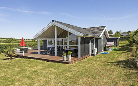 Kierstine - 100M from the Sea: Wohngebiet, Dach, Vorort, Auffahrt, Estate, Kamin