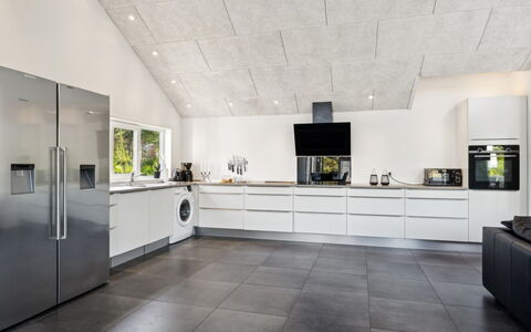 Elke - 3.5Km from the Sea: Flooring, Decke, Fussboden, Küche, Interior Design, Major Appliance, Countertop, Küchengerät, Light Fixture, Holzboden