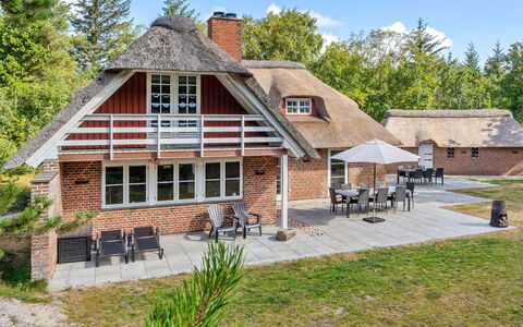 Romy - 3.5Km from the Sea: Gras, Haus, Dach, Zuhause, Hütte, Strauch, Grundstueck, Ländliches Gebiet, Bauernhaus, Ground