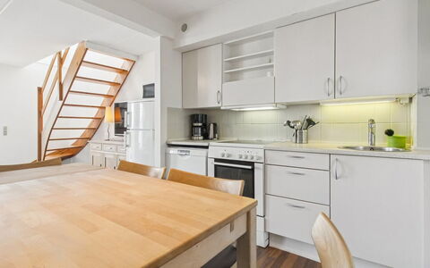 Tellervo - 2.4Km from the Sea: Möbel, Interior Design, Flooring, Küche, Countertop, Fussboden, Holz, Decke, Holzboden, Küchengerät