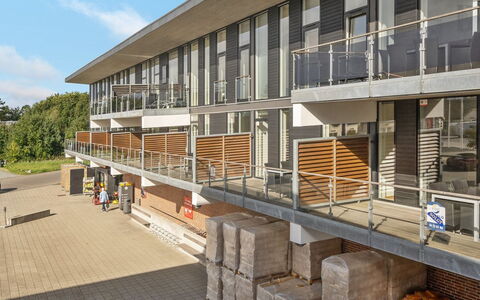 Theis - 100M from the Sea: Die Architektur, Verbundwerkstoff, Urban Design, Wohnung, Geschäftshaus, Mischnutzung, Metall, Beton, Balkon