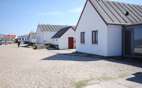 Anegrete - 900M from the Sea: Himmel, Strassenbelag, Haus, Dach, Zuhause, Wohngebiet, Hütte, Grundstueck, Menschliche Siedlung, Pole