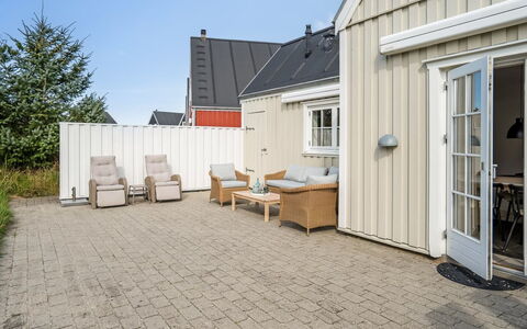 Ingmarie - 1Km from the Sea: Dach, Haus, Zuhause, Hütte, Abstellgleis, Estate, Auffahrt, Gartenbauten, Garten, Schuppen