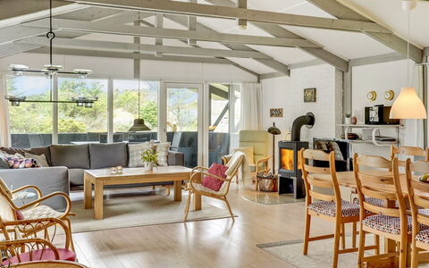 Eivy - 1Km from the Sea: Möbel, Interior Design, Flooring, Decke, Holz, Couch, Fussboden, Stuhl, Tabelle, Wohnzimmer
