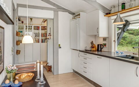 Eivy - 1Km from the Sea: Küche, Countertop, Interior Design, Flooring, Möbel, Decke, Holz, Küchengerät, Cabinetry, Major Appliance