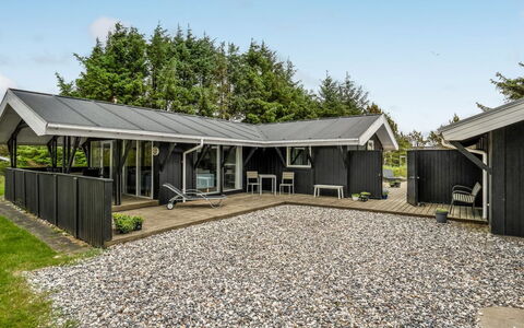 Eivy - 1Km from the Sea: Dach, Die Architektur, Zuhause, Hütte, Schatten, Estate, Auffahrt, Landscaping, Garten, Garten