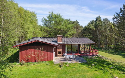 Therbern - 1.7Km from the Sea: Gebäude, Haus, Fenster, Zuhause, Dach, Wohngebiet, Strauch, Hütte, Grundstueck