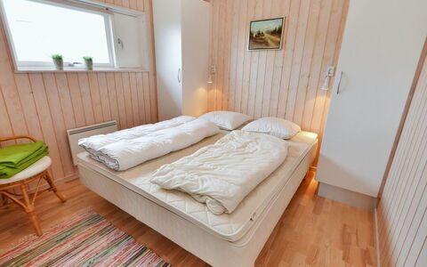 Hadar - 100M from the Sea: Holz, Zuhause, Veranda, Deck, Hartholz, Dach, Holzbeize, Holzboden, Eco Hotel