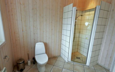 Hadar - 100M from the Sea: Holz, Zuhause, Veranda, Deck, Hartholz, Dach, Holzbeize, Holzboden, Eco Hotel