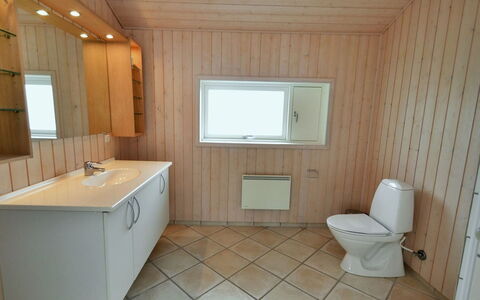 Hadar - 100M from the Sea: Holz, Zuhause, Veranda, Deck, Hartholz, Dach, Holzbeize, Holzboden, Eco Hotel