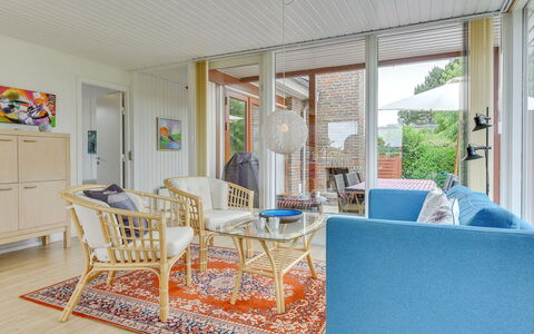 Birge - 200M from the Sea: Holz, Möbel, Interior Design, Flooring, Fussboden, Zuhause, Wohnzimmer, Stuhl, Decke, Couch