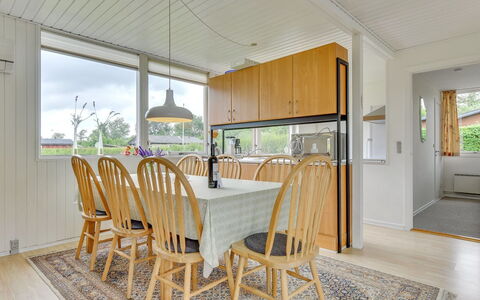 Birge - 200M from the Sea: Flooring, Holz, Fussboden, Decke, Interior Design, Holzboden, Möbel, Küche & Esszimmer Tisch, Zimmer, Küche
