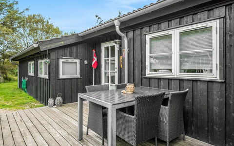 Danko - 1.5Km from the Sea: Holz, Planke, Hartholz, Deck, Hütte, Schatten, Abstellgleis, Holzbeize, Gartenbauten, Veranda