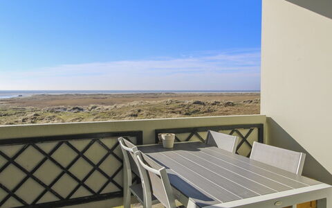 Rubi - 50M from the Sea: Decke, Flooring, Interior Design, Fussboden, Verbundwerkstoff, Möbel, Resort, Hotel, Design, Daylighting