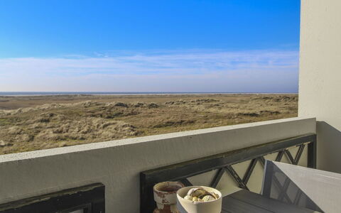 Rubi - 50M from the Sea: Decke, Flooring, Interior Design, Fussboden, Verbundwerkstoff, Möbel, Resort, Hotel, Design, Daylighting