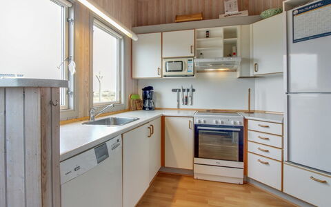Stian - 200M from the Sea: Dachdecken, Hütte, Haus, Dach, Zuhause, Bauernhaus, Hütte, Estate, Dorf