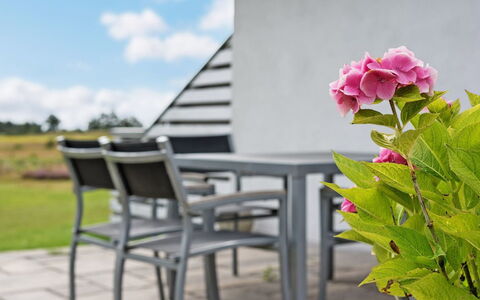 Thorben - 3.5Km from the Sea: Möbel, Gartenmöbel, Stuhl, Tisch Im Freien, Garten, Terrasse, Armlehne, Zimmerpflanze, Küche & Esszimmer Tisch