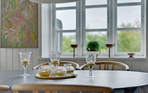 Thorben - 3.5Km from the Sea: Interior Design, Möbel, Leuchter, Esszimmer, Decke, Küche & Esszimmer Tisch, Servierware, Dishware, Light Fixture, Stuhl
