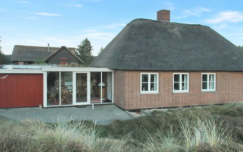 Zuzan - 500M from the Sea: Haus, Dach, Zuhause, Hütte, Schuppen, Gartenbauten, Abstellgleis, Garten, Blockhaus, Hütte