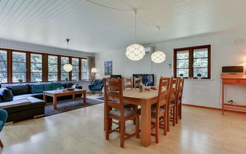 Satzur - 800M from the Sea: Möbel, Interior Design, Flooring, Holz, Decke, Fussboden, Light Fixture, Couch, Zimmer, Wohnzimmer