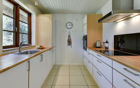 Satzur - 800M from the Sea: Küche, Countertop, Flooring, Interior Design, Cabinetry, Holz, Küchengerät, Fussboden, Armatur, Decke