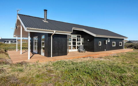 Janni - 250M from the Sea: Dach, Haus, Zuhause, Hütte, Abstellgleis, Estate, Auffahrt, Gartenbauten, Garten, Schuppen