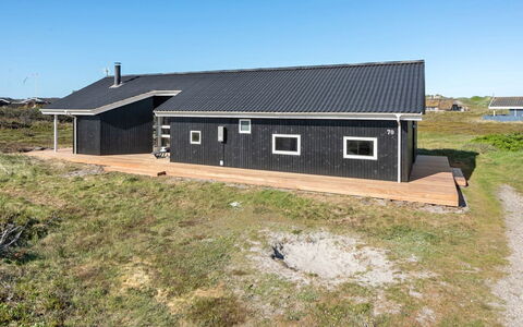 Janni - 250M from the Sea: Dach, Zuhause, Haus, Abstellgleis, Hütte, Verbundwerkstoff, Tür, Schiebefenster, Estate, Kamin