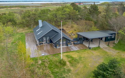 annfrid - 1.5km From The Sea