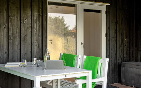 Faye - 600M from the Sea: Haus, Dach, Zuhause, Hütte, Schuppen, Gartenbauten, Abstellgleis, Garten, Blockhaus, Hütte