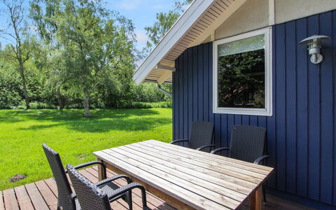 Ejvi - 700M from the Sea: Flooring, Wand, Fussboden, Interior Design, Holz, Decke, Holzboden, Beleuchtung, Möbel, Laminatboden