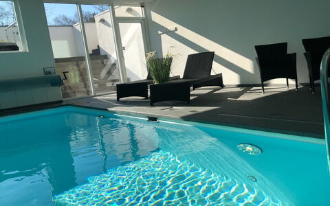 Ancel - 1.7Km from the Sea: Schwimmbad, Gartenmöbel, Möbel, Resort, Flagstone, Eco Hotel, Schatten, Stuhl, Freizeit, Estate