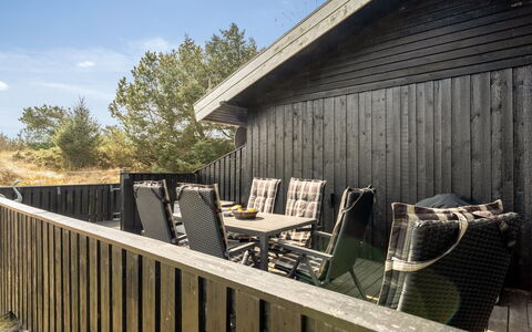 Gerwer - 700M from the Sea: Zuhause, Hütte, Veranda, Hartholz, Abstellgleis, Deck, Schatten, Planke, Estate, Gartenbauten