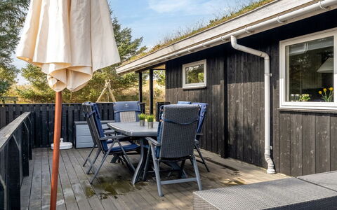 Gerwer - 700M from the Sea: Zuhause, Hütte, Veranda, Hartholz, Abstellgleis, Deck, Schatten, Planke, Estate, Gartenbauten
