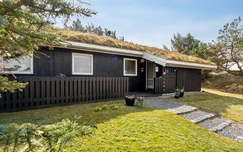 Gerwer - 700M from the Sea: Zuhause, Hütte, Veranda, Hartholz, Abstellgleis, Deck, Schatten, Planke, Estate, Gartenbauten